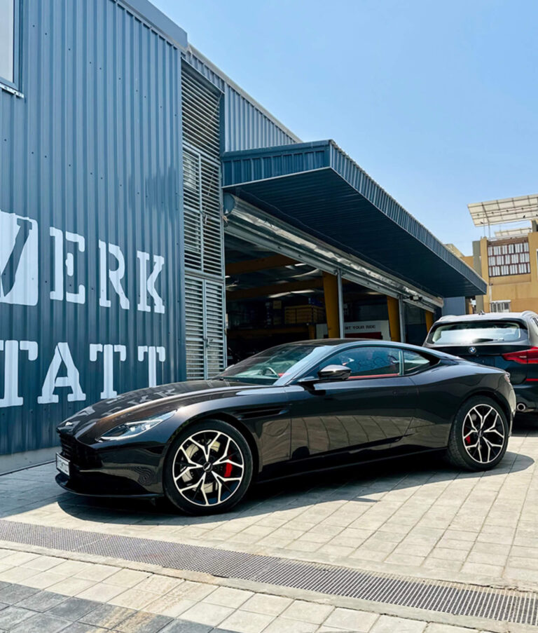 Aston Martin DB11